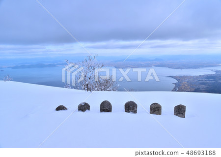 琵琶湖谷·Rokuzo埋在地藏山的雪中 48693188