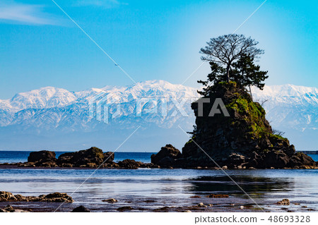 Amaharashi coast, towering Mt. Tateyama and Onnaiwa 48693328