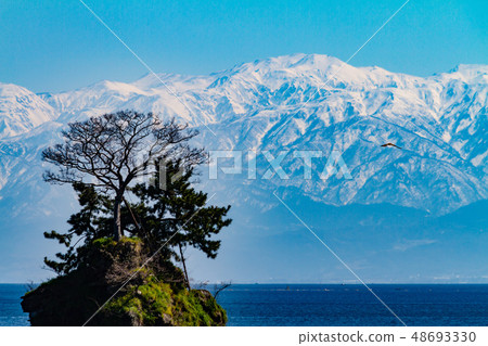 Amaharashi coast. When the weather clears, Mt. Tateyama can be seen beautifully. 48693330