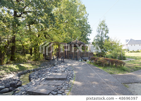 閱讀附屬於杉並區中央圖書館的森林公園（東京都杉並區） 48696397