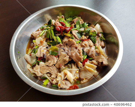 Spicy Minced Beef Salad - Beef Hao Dong or Laab Spicy Minced Beef Salad - Beef Hao Dong or Laab 48696462