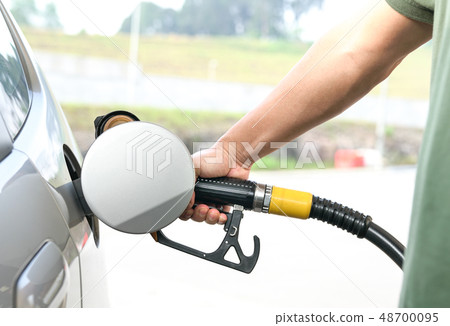 Pumping petrol Pumping petrol 48700095