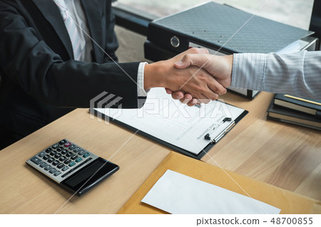 Handshake after finishing conversation Businessman sending a res 48700855