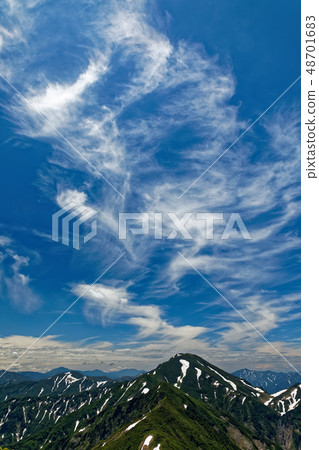 Nakanodake and Cirrus clouds from Echigo Komagatake ridgeline 48701683