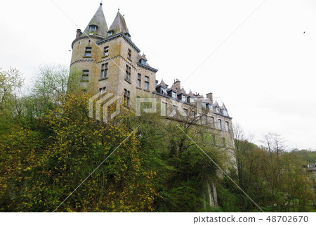 比利時山谷的一個城市。比利時的杜柏 比利時山谷的一個城市。比利時的杜柏 48702670