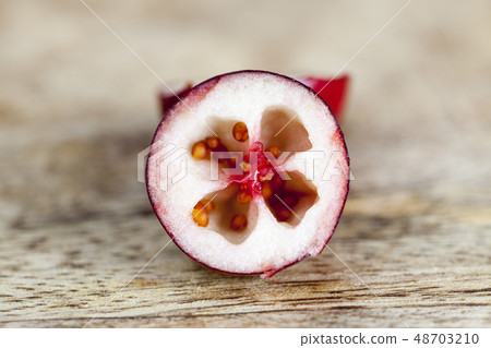 sliced cranberries sliced cranberries 48703210