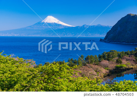 (Shizuoka) From Nishiizu Iida, Mt. Fuji over the ocean 48704503