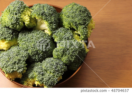 broccoli. 48704637