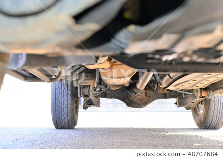 在車下面 48707684