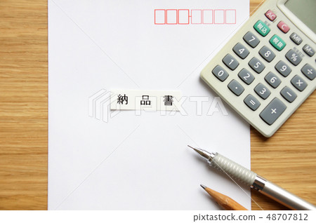 Delivery note on the desk Delivery note on the desk 48707812