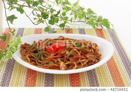 看起來很美味的炒麵 48710451