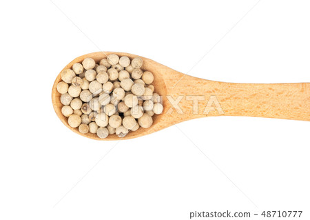 White pepper peas in spoon White pepper peas in spoon 48710777