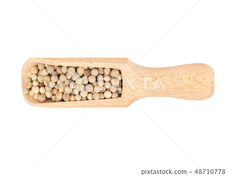 White pepper peas in scoop White pepper peas in scoop 48710778
