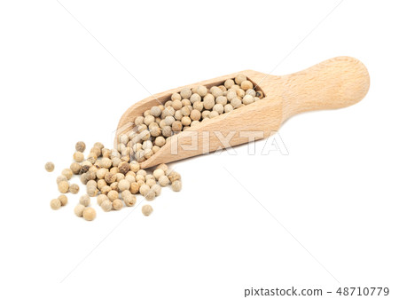 White pepper peas in scoop White pepper peas in scoop 48710779