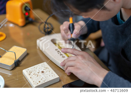 Wood burning Wood burning 48711609