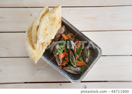 Baked oysters covered with bannock 48711800