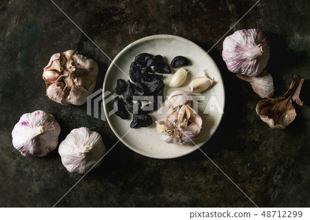 Variety of garlic Variety of garlic 48712299