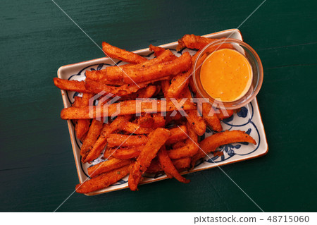 Portion of deep fried sweet potato chips Portion of deep fried sweet potato chips 48715060