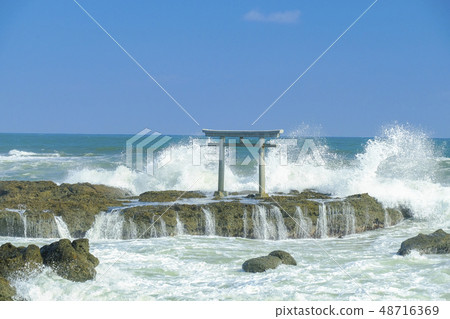 Torii torii and wave splash 2 Torii torii and wave splash 2 48716369