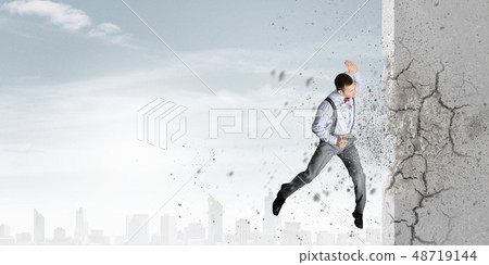There is no barriers for him 48719144