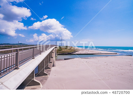 (Shizuoka Prefecture) Shikibu bridge in the Kikukawa estuary 48720700