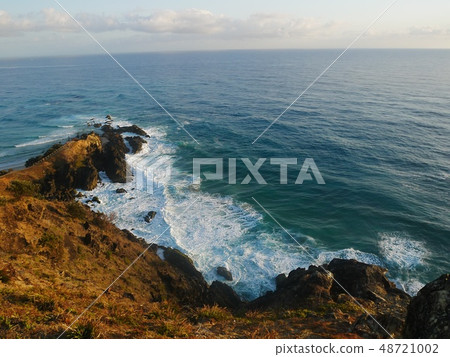 Wavy coastline 48721002