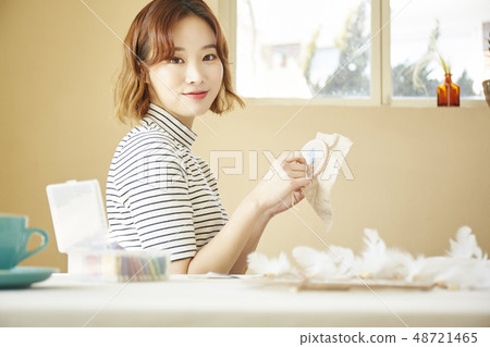 女性生活方式生魚片 48721465