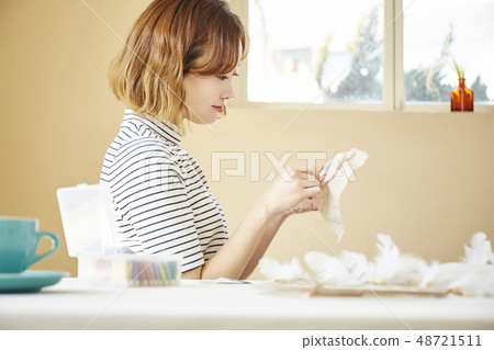 女性生活方式生魚片 女性生活方式生魚片 48721511