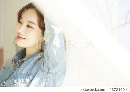 Women beauty 48721694