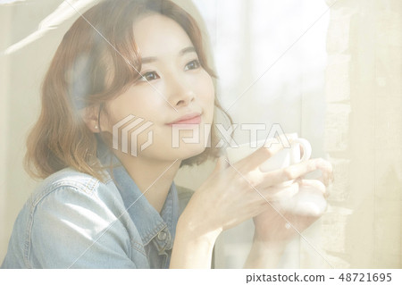 Women's lifestyle tea time 48721695