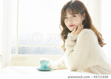 Women's lifestyle tea time 48721696