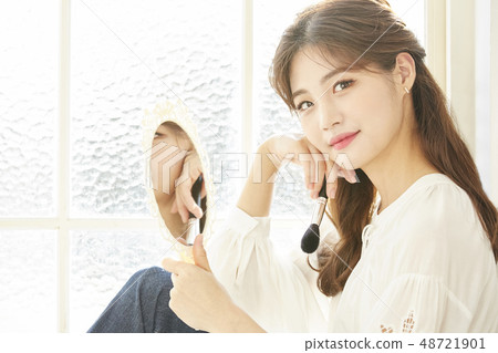 Women beauty 48721901