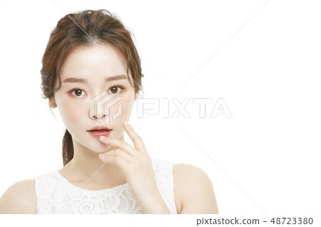 Women beauty 48723380