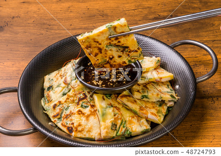  Chijimi Korean gourmet Korean Okonomiyaki jijim and iron pan Korean foo 48724793