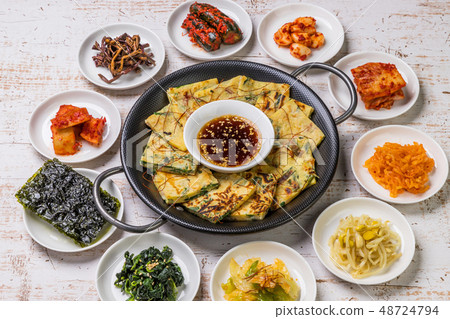 Chijimi Korean gourmet Korean Okonomiyaki jijim and iron pan Korean foo 48724794
