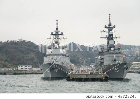The city of military port, Yokosuka, the first time I got on a cruise ship to watch a warship from within the bay. 48725243