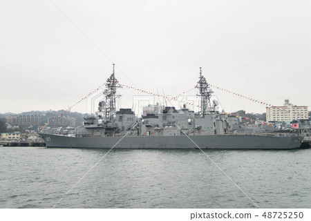 The city of military port, Yokosuka, the first time I got on a cruise ship to watch a warship from within the bay. 48725250
