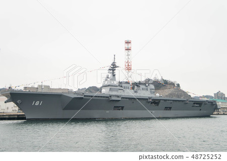 橫須賀市，我第一次乘坐遊輪從海灣內觀看軍艦。 48725252