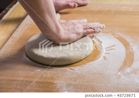 手工製作的蕎麥麵 手工製作的蕎麥麵 48728671