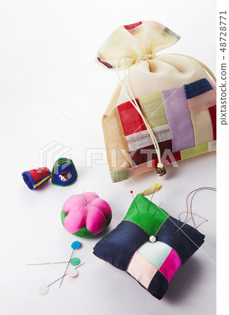 Needle, Needle, Thimble, Bags Needle, Needle, Thimble, Bags 48728771