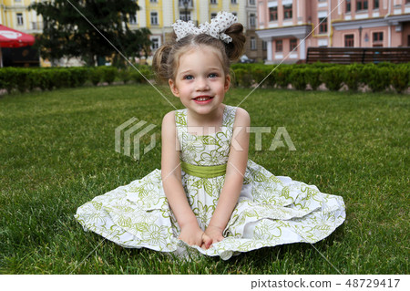 Happy little girl Happy little girl 48729417