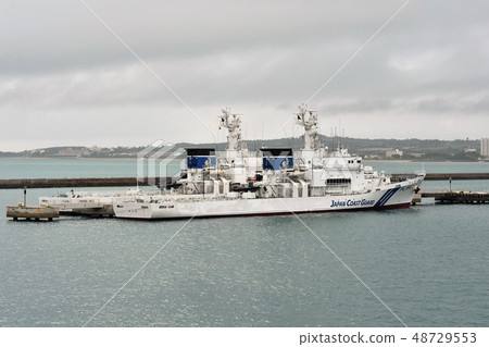 日本海岸警衛隊巡邏艇停泊在石垣島 日本海岸警衛隊巡邏艇停泊在石垣島 48729553