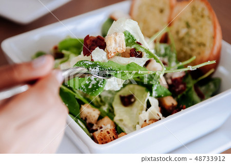 Fresh green spinach salad with crispy bacon, Fresh green spinach salad with crispy bacon, 48733912