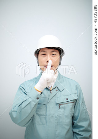 Worker (contractor maintenance repair construction construction business blue background blue back copy space) 48735899