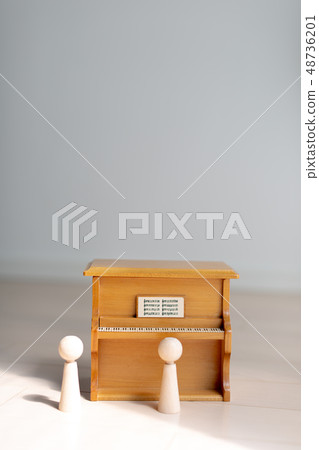 Letter Piano 48736201