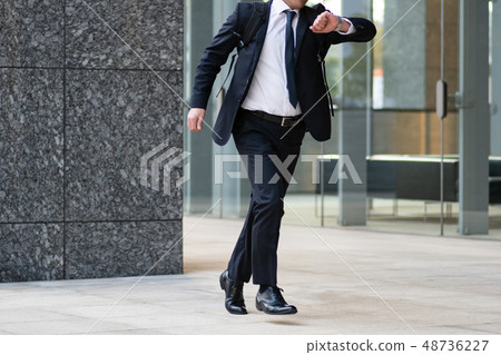 Outdoor businessman runs 48736227