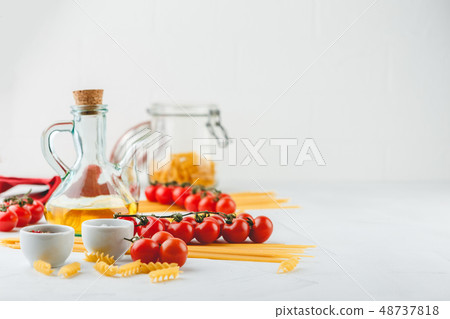 Italian Pasta with tomatoes, oil 48737818