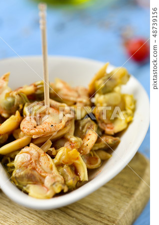 seasoned clams served as appetizer 48739156