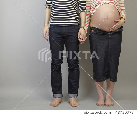 Maternity photo / border / front / couple Maternity photo / border / front / couple 48739375