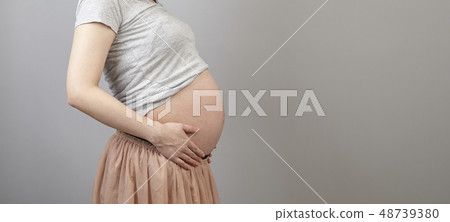 孕婦照片/純色/右側 孕婦照片/純色/右側 48739380